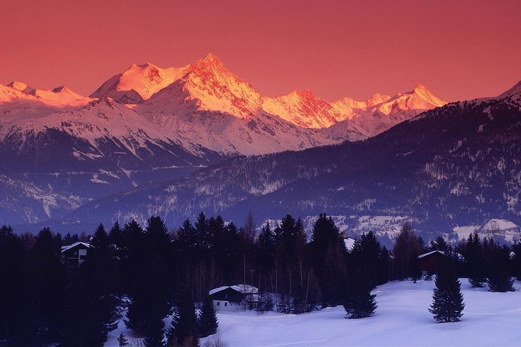 Guarda Golf Hotel & Residences Crans-Montana Luaran gambar